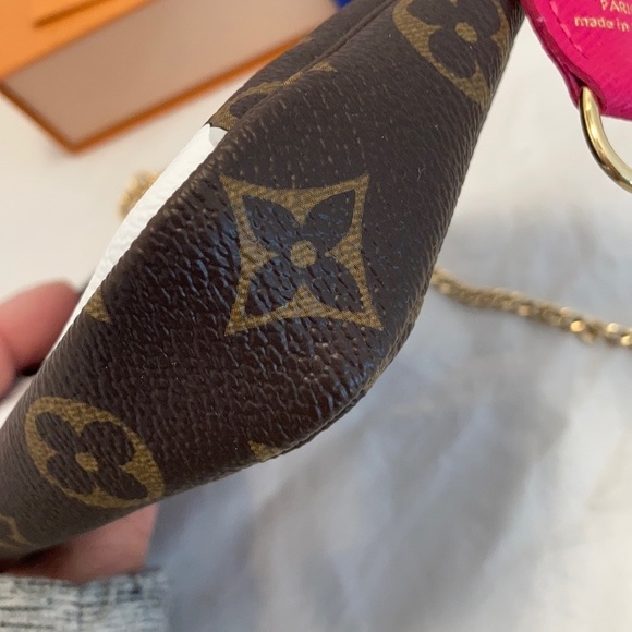 LOUIS Vuitton Christmas 2020 mini pochette access - Picture 4 of 13